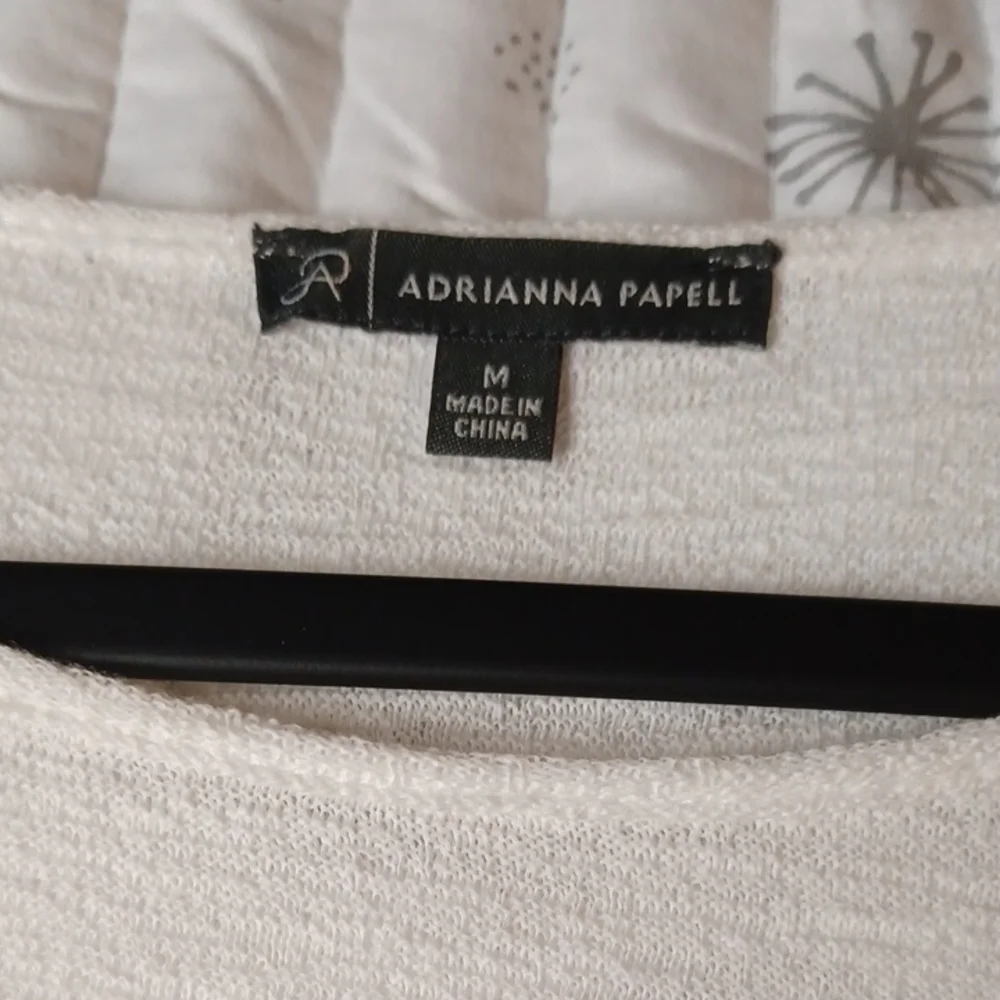 White asymmetrical tunic with bateau neckline and 3/4 sleeves - Picture 2 of 3